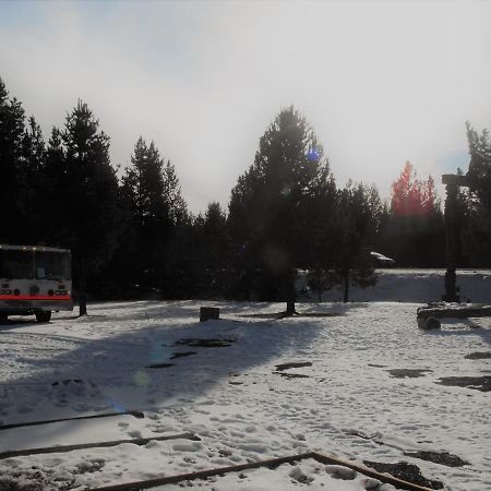Eagle Crater Lake Inn チェモー エクステリア 写真