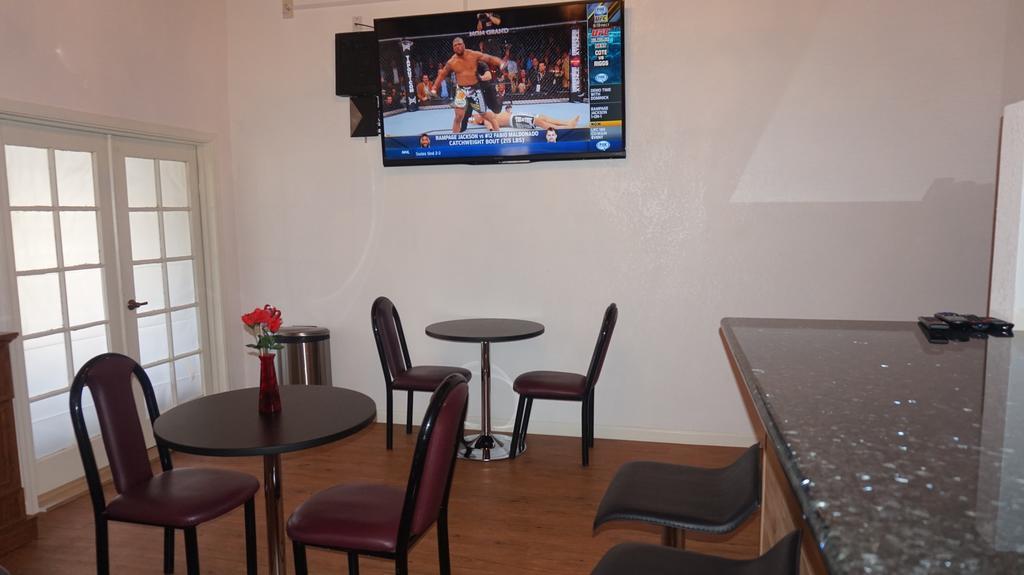 Eagle Crater Lake Inn チェモー エクステリア 写真
