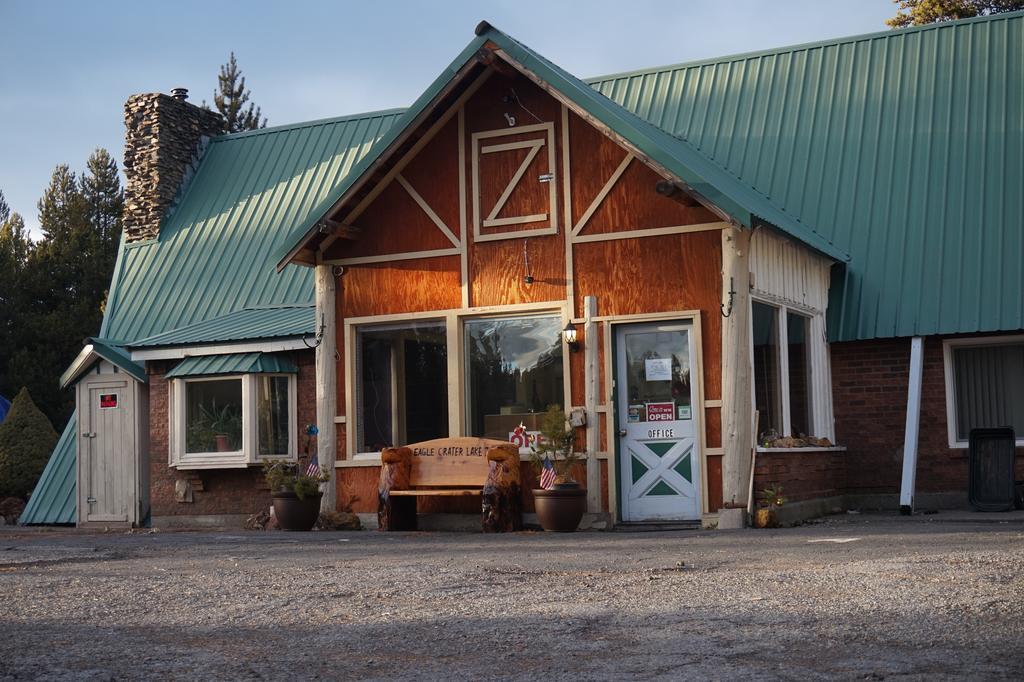 Eagle Crater Lake Inn チェモー エクステリア 写真
