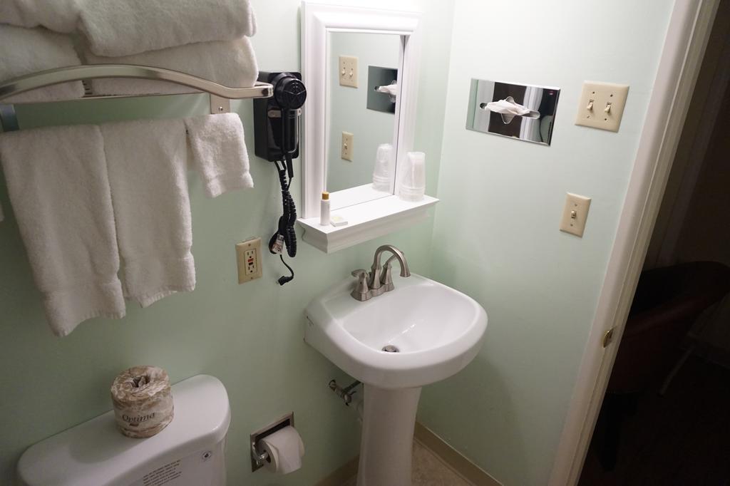 Eagle Crater Lake Inn チェモー エクステリア 写真