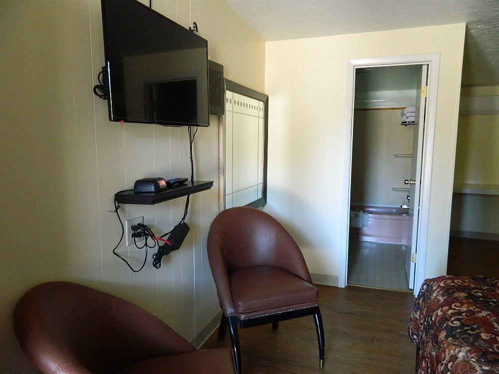 Eagle Crater Lake Inn チェモー エクステリア 写真