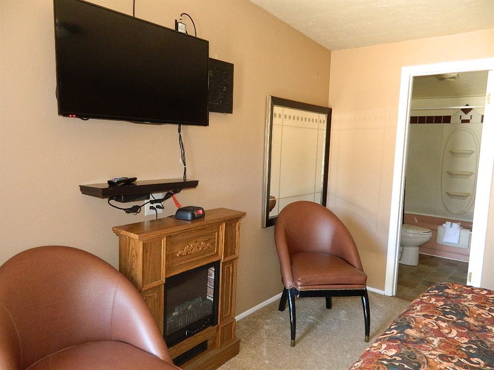 Eagle Crater Lake Inn チェモー エクステリア 写真