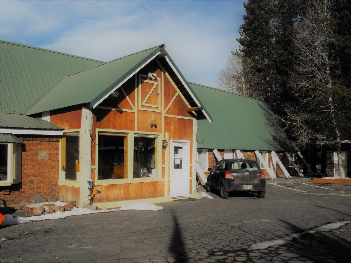 Eagle Crater Lake Inn チェモー エクステリア 写真