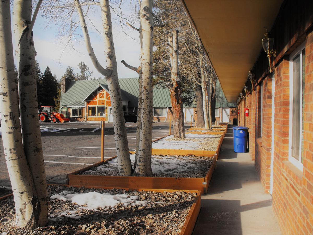 Eagle Crater Lake Inn チェモー エクステリア 写真