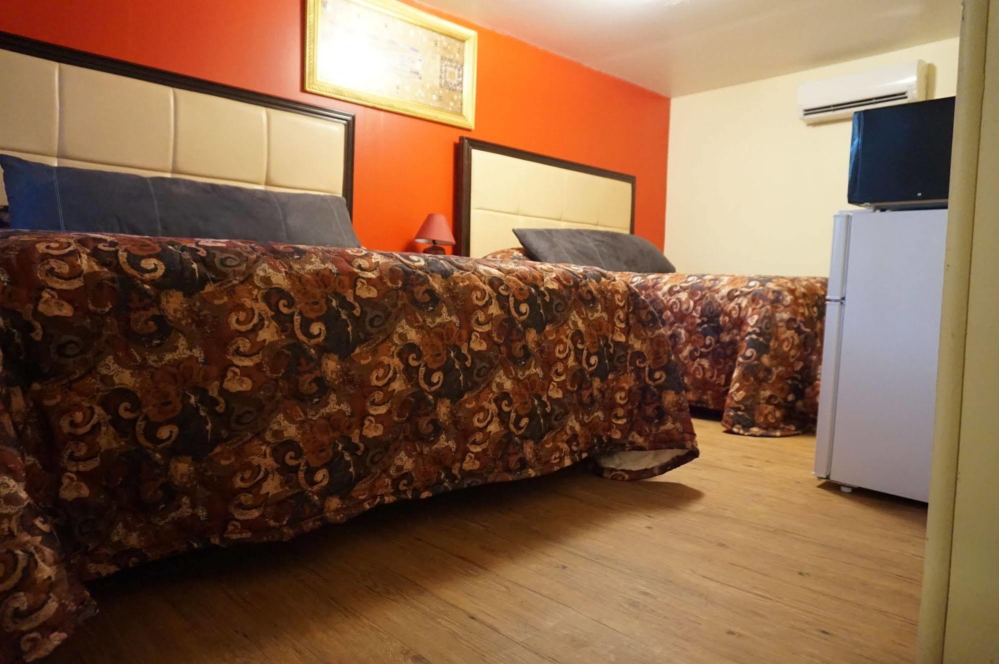 Eagle Crater Lake Inn チェモー エクステリア 写真