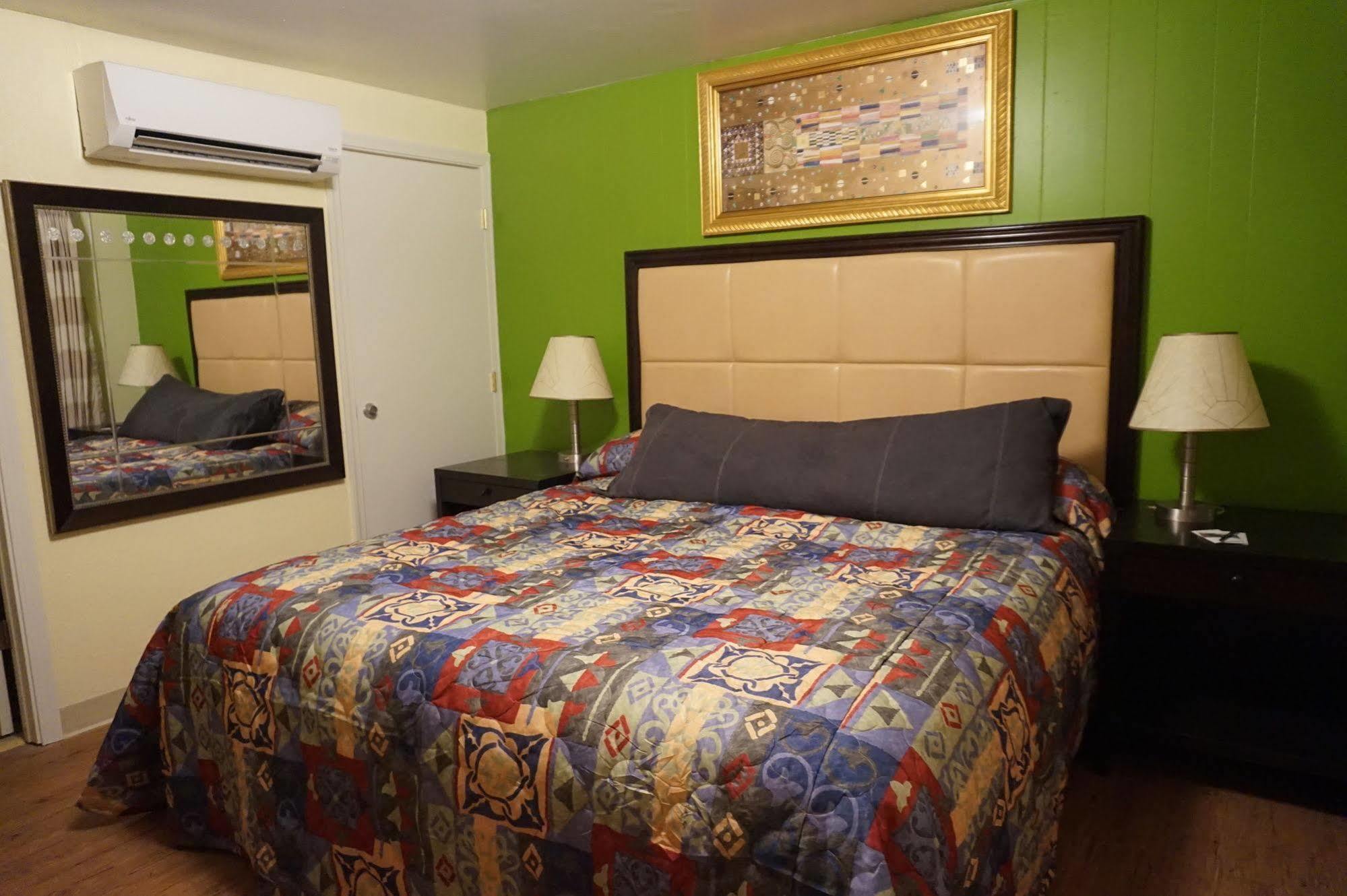 Eagle Crater Lake Inn チェモー エクステリア 写真