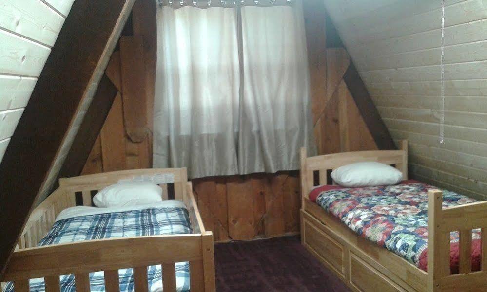 Eagle Crater Lake Inn チェモー エクステリア 写真