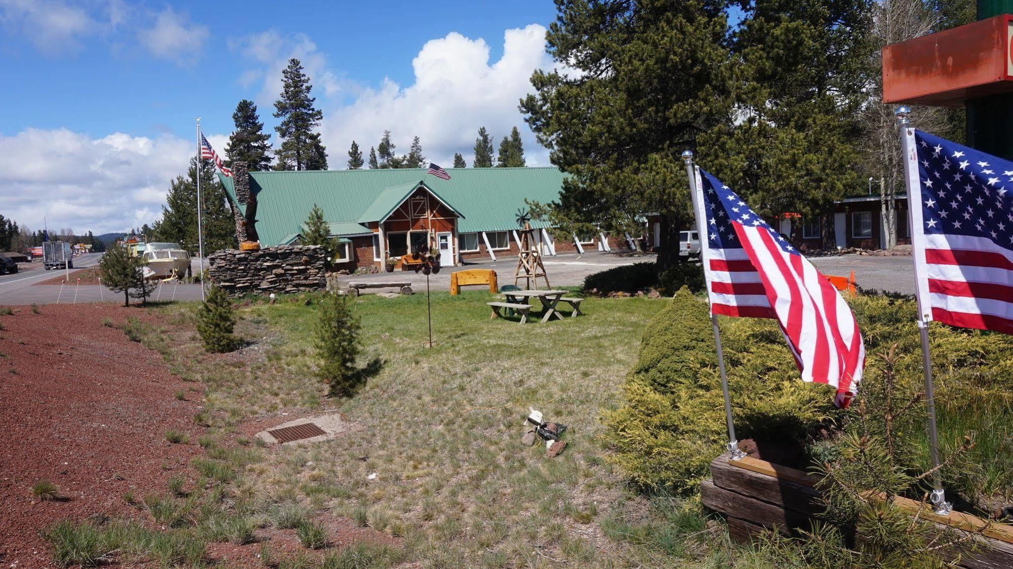 Eagle Crater Lake Inn チェモー エクステリア 写真